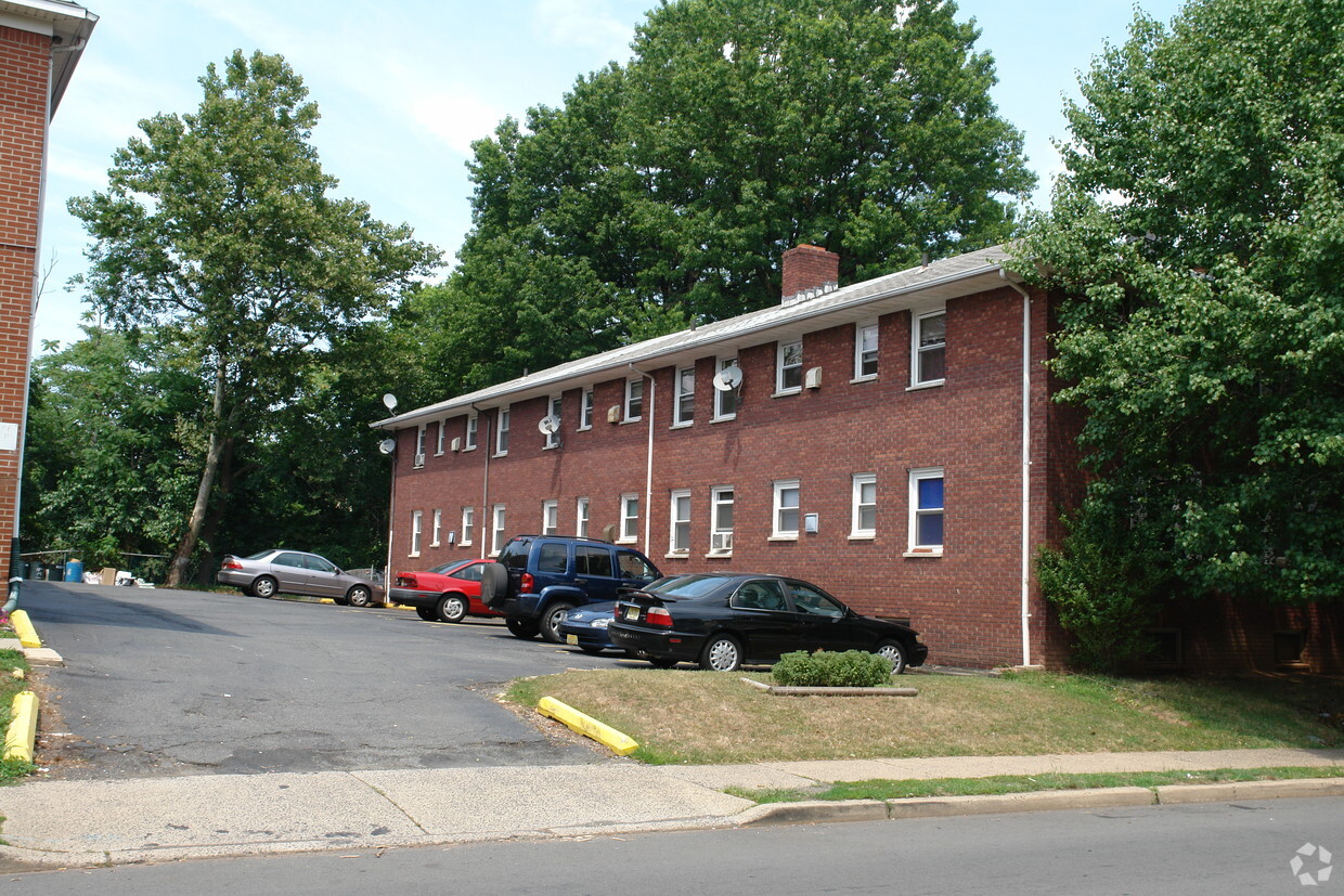 Building Photo - 129 W Grand St