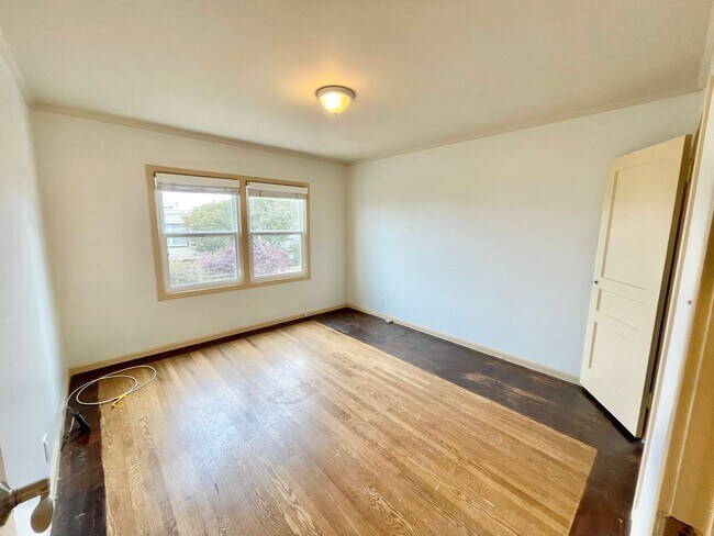 Foto del edificio - Lovely Lakeshore Home in great location, p...