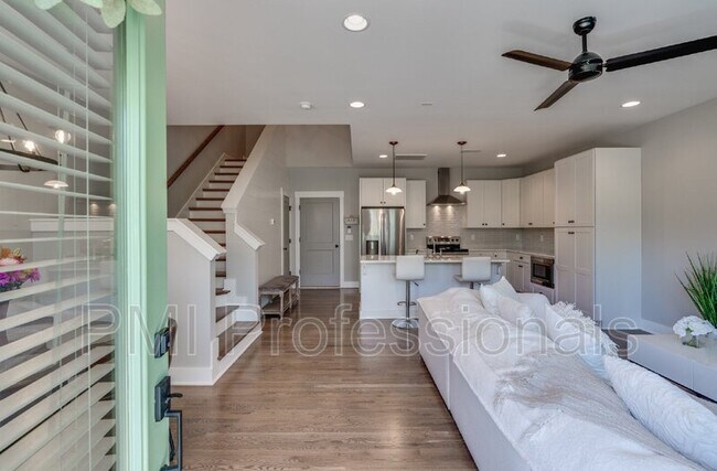 Foto del edificio - 232 Croleywood Ln