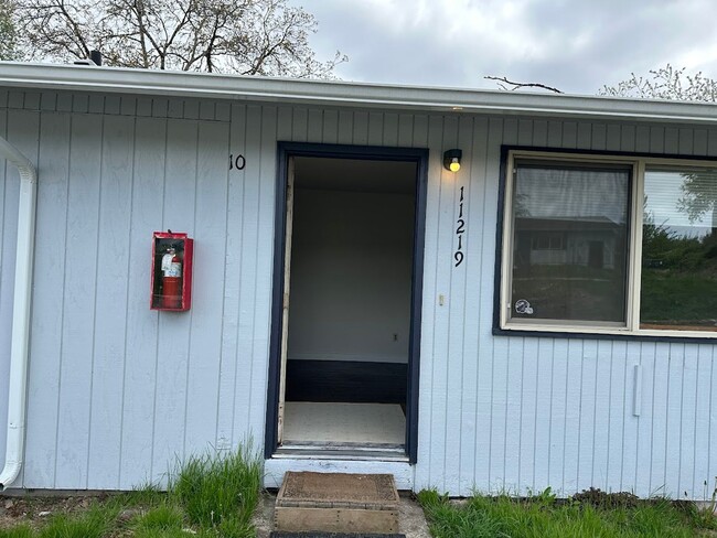 Building Photo - Newly remodeled - 1 bedroom apartment in P...