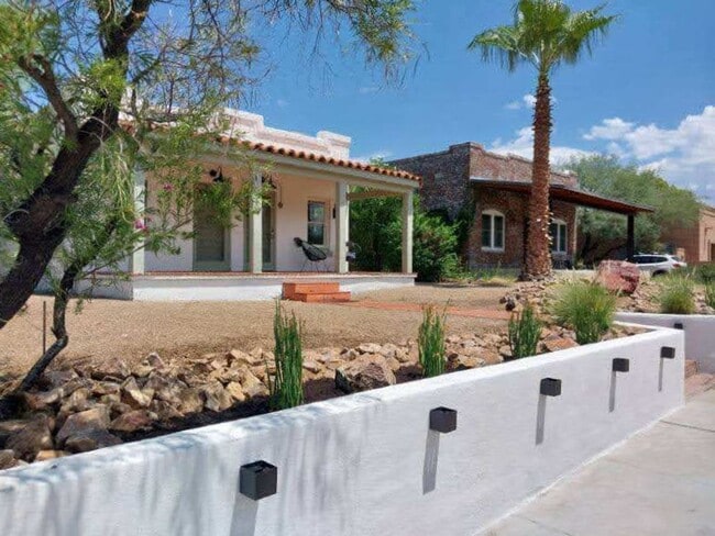 Building Photo - Charming 4BR/2BA Vintage Home in Historic ...