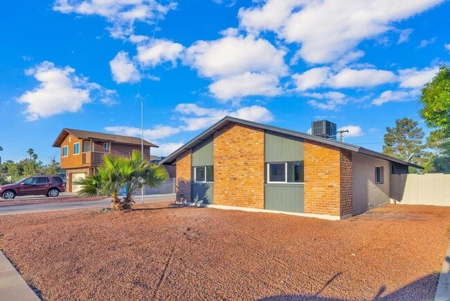 Building Photo - Completely Remodeled 6 bedroom/4 bath Home with New Pool