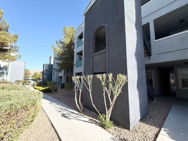 Foto del edificio - 6955 N Durango Dr