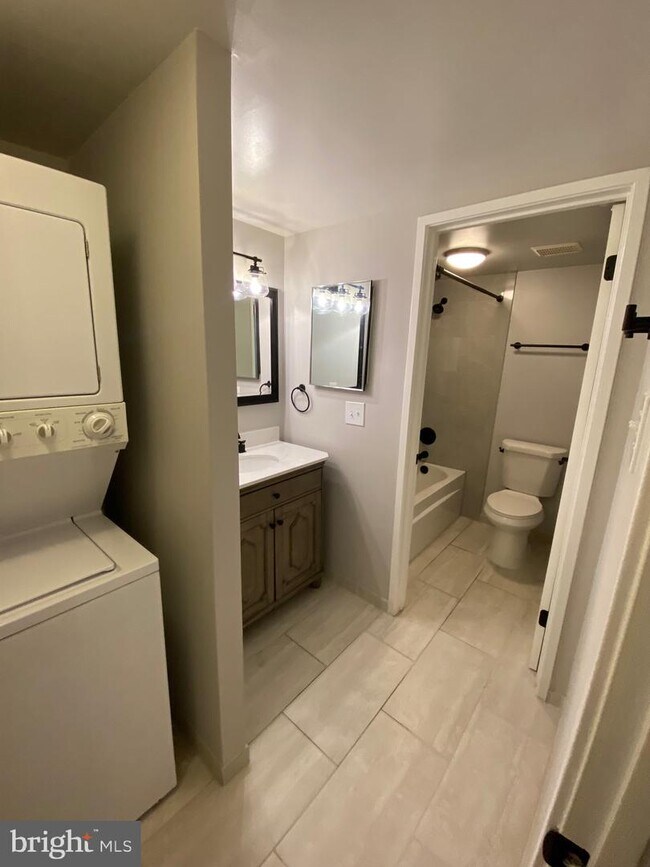 Foto del edificio - 1673 Parkcrest Cir