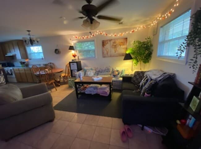 Building Photo - 109 Smith St