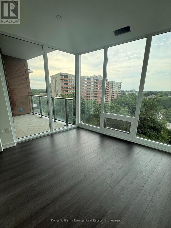 Photo du bâtiment - 4010 Eglinton Ave W