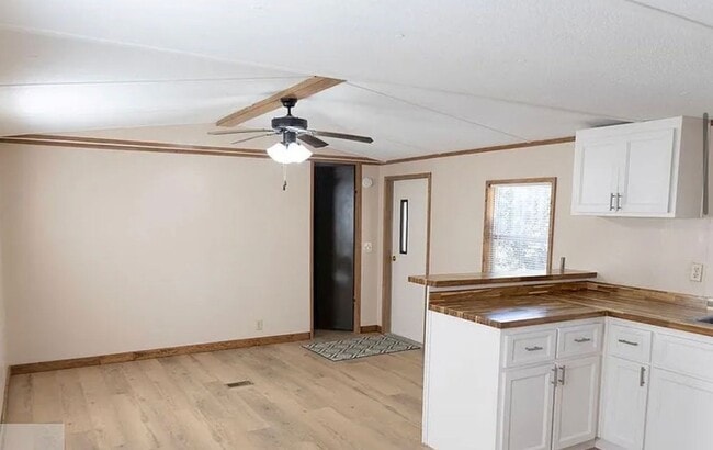 Building Photo - 2 Bed/1 Bath Mobile Home