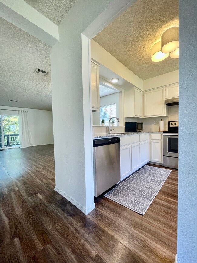 Foto del edificio - 26 Eleanor Ln