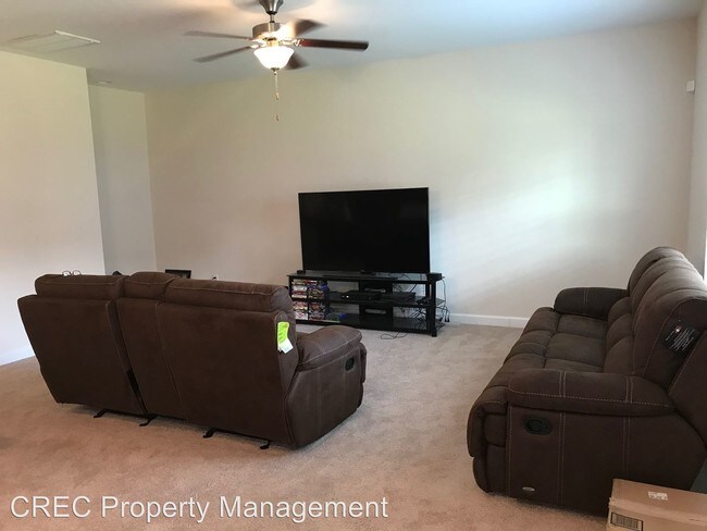 Building Photo - 3 br, 2.5 bath House - 207 Buchanan Circle