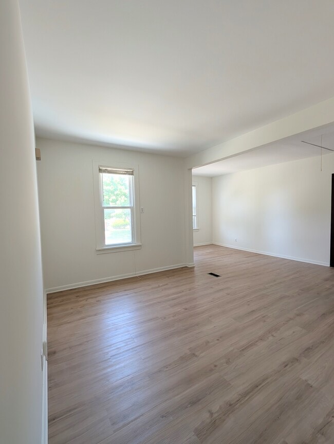 Building Photo - 15007 S Illinois St