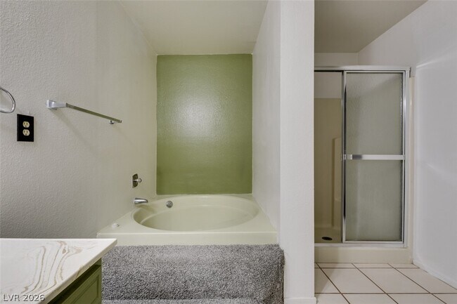 Building Photo - 604 Raintree Ln