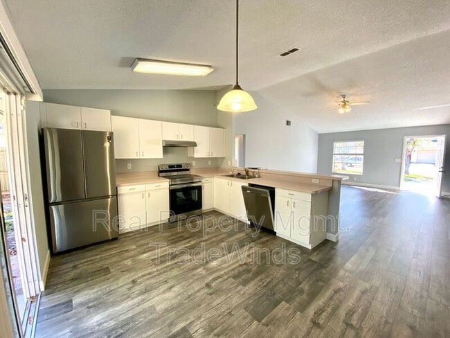 Building Photo - 331 Feather Tree Dr
