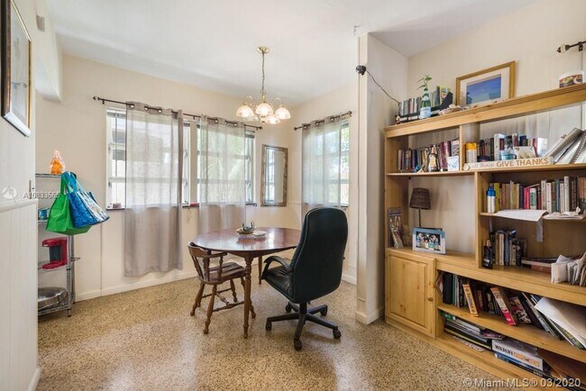 Foto del edificio - 713 SW 7th St