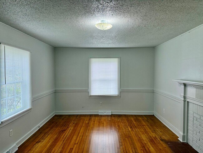 Foto del edificio - Two bedroom, 1 bath house in Burlington