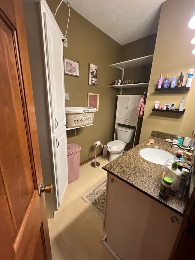 115 N West St Unit Downtown Lebanon 2BR apt, Lebanon, IN 46052