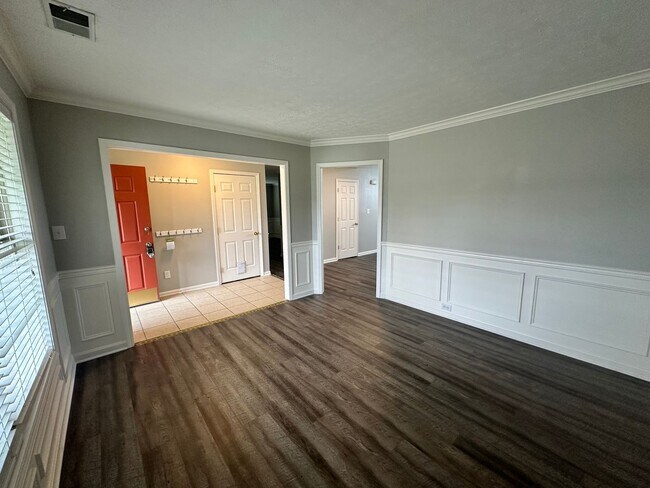 Foto del edificio - 9215 Eminence Ct