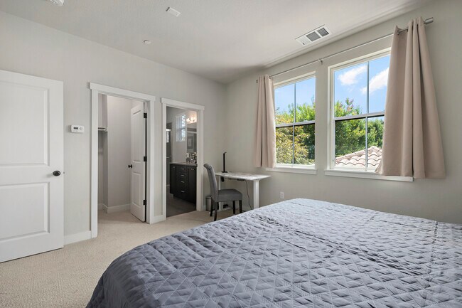 Master Bedroom - 1469 San Antonio St