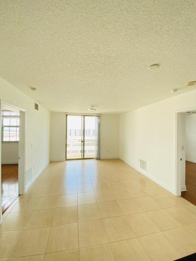 Building Photo - 610 Clematis St