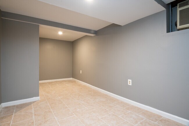 Foto del edificio - 104 Varnum St NW