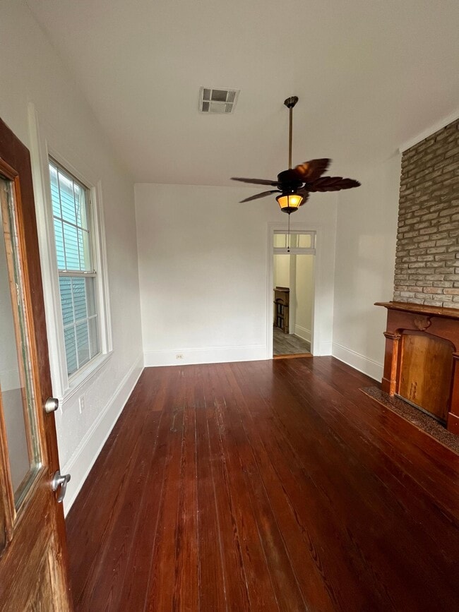 Building Photo - 426 Belleville St