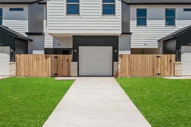 Building Photo - 821 Meiomi Dr