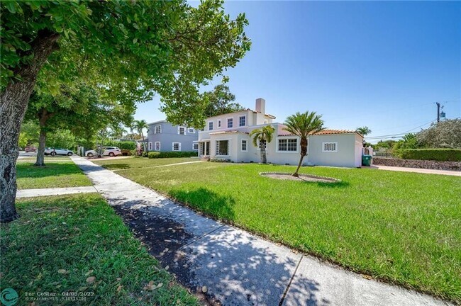 Building Photo - 1700 SW 13th Ave