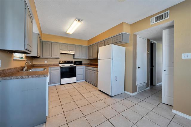 Building Photo - 201 S Las Vegas Trail