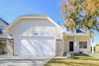 Building Photo - 11983 Dahlia Dr