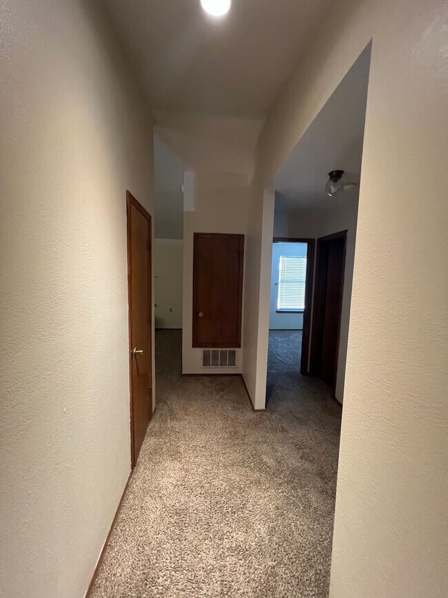 Foto del edificio - Taylor Ranch 3 Bedrooms 2 Bath 2/CG 1800/sf