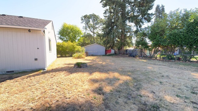 Foto del edificio - Cozy 3-Bedroom Rambler with Large Fully Fe...