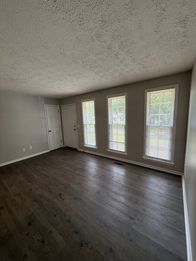 Building Photo - 2BR Brick Home in Dickson