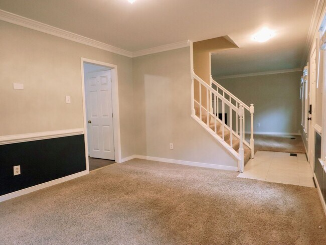 Foto del edificio - Arrowood Neighborhood Gem – 3BR Home Near ...