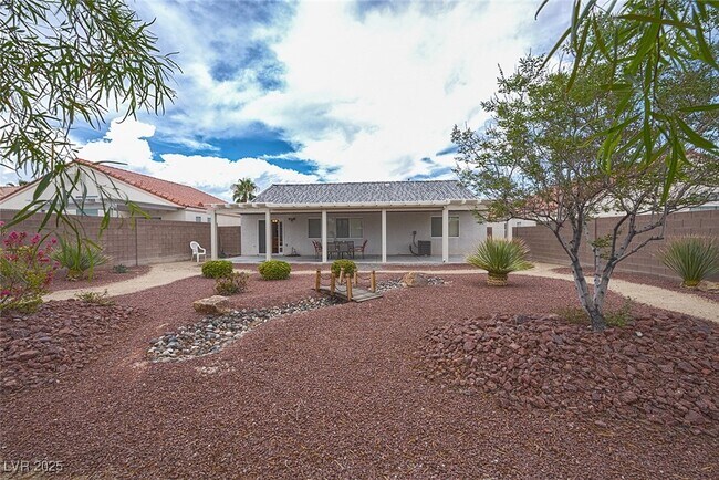 Foto del edificio - 5917 Gentle Creek Ln