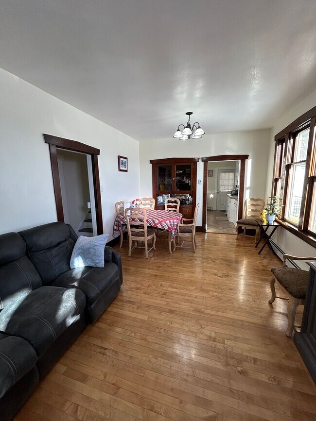 Foto del edificio - 410 N Washington St