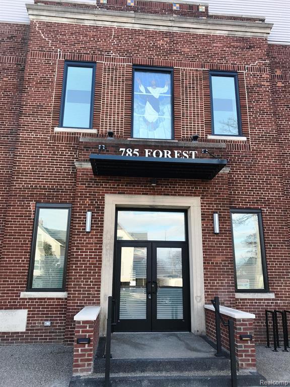 Building Photo - 785 Forest St