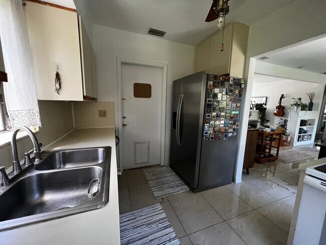 Foto del edificio - 5758 SW 27th St