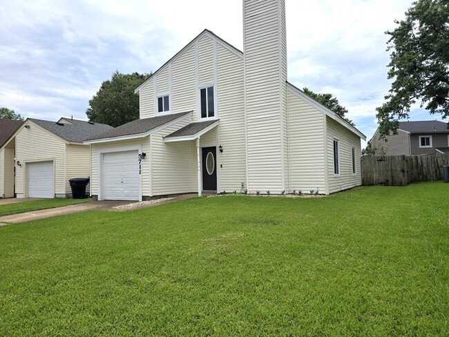 Building Photo - Charming 3BD/3BA Home with Modern Upgrades