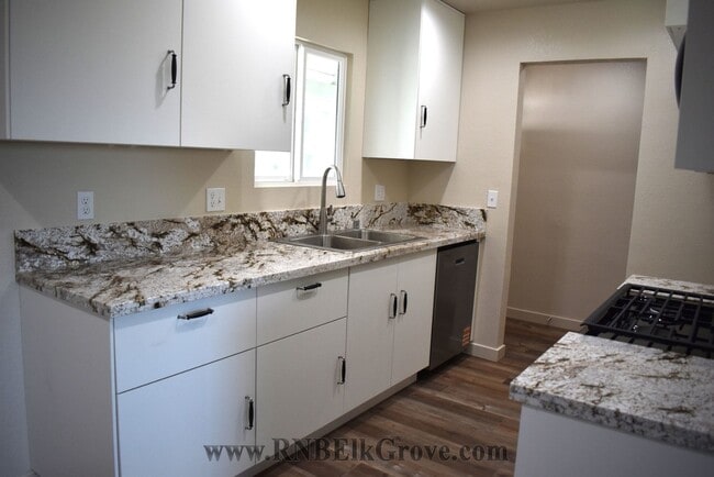 Foto del edificio - Resident Benefit Package Property