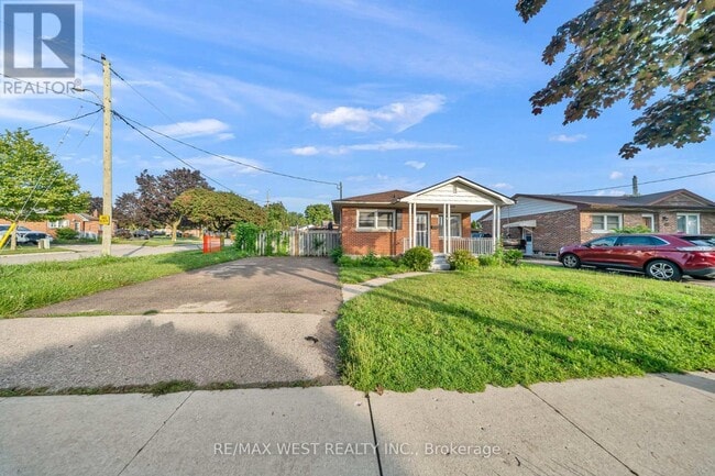 Building Photo - 28 Donley St
