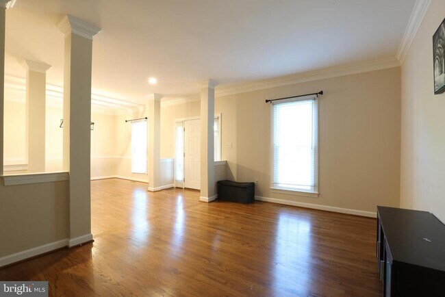 Foto del edificio - 6732 Rock Brook Dr