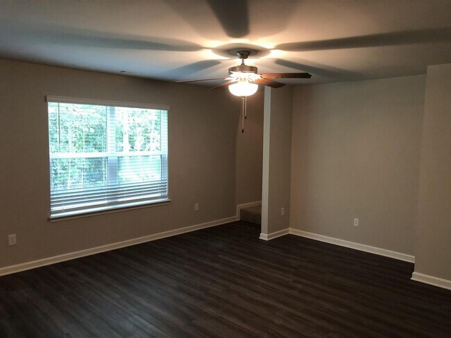 Foto del edificio - 1140 Oak Hollow Lane