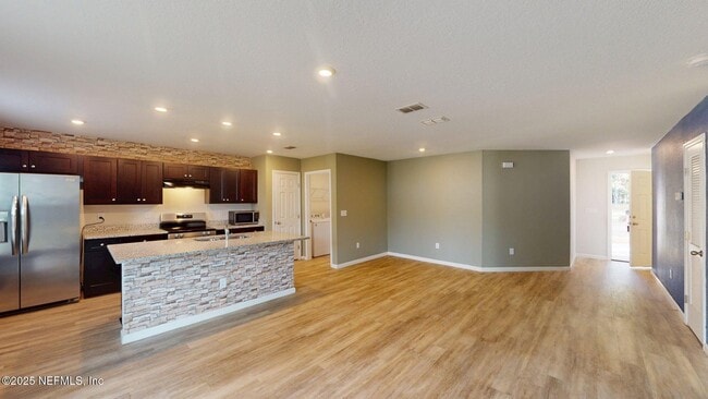 Foto del edificio - 8077 Nussbaum Dr