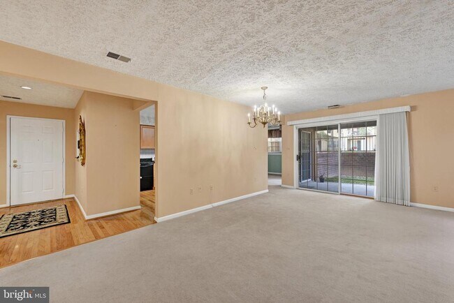 Foto del edificio - 2217 Woodbox Ln