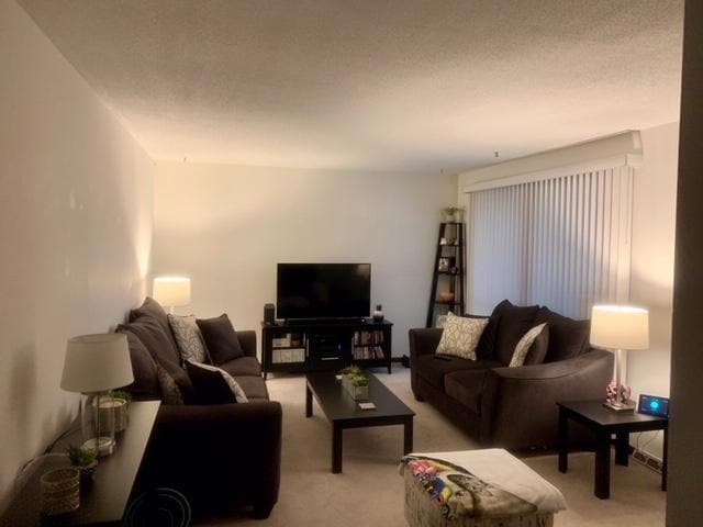 Foto del edificio - 3111 Elmhurst Dr