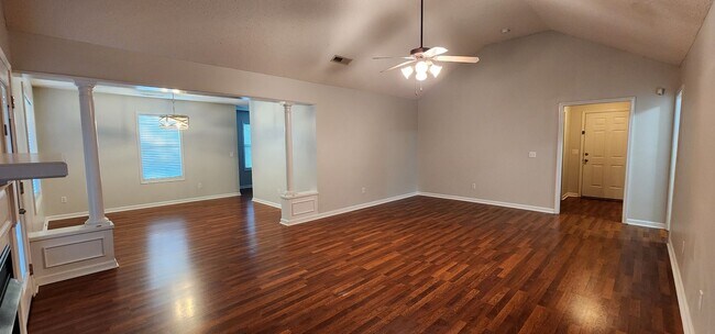 Building Photo - Beautiful home in Wintergreen Subdivision ...