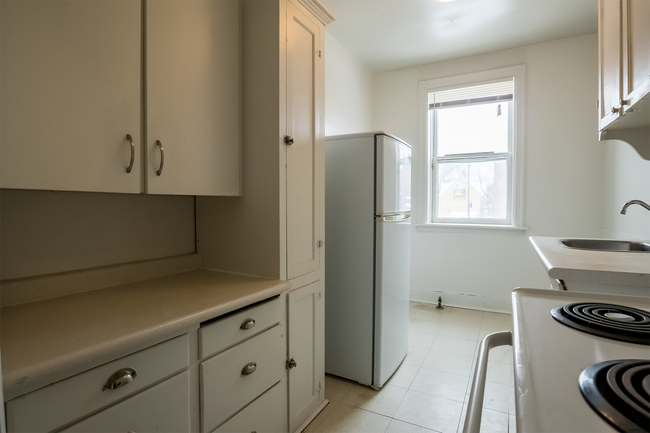 Building Photo - 6 Balmoral St