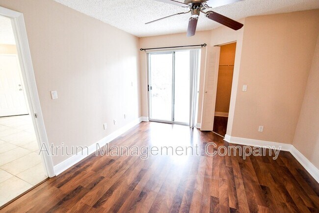 Foto del edificio - 2585 Grassy Point Dr
