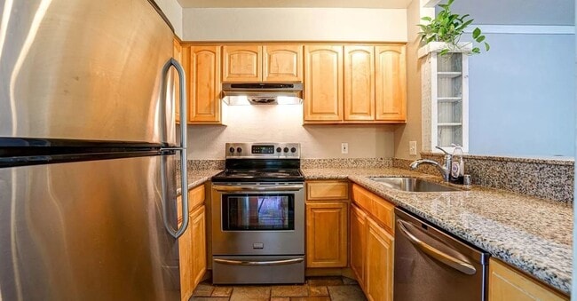 Kitchen - 47 Redwood Ct