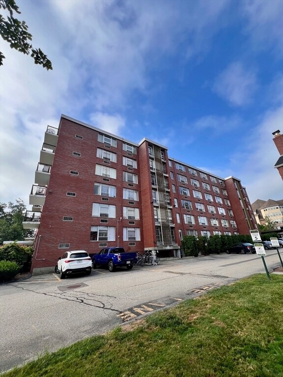 Building Photo - 20 Hammond Pond Pkwy
