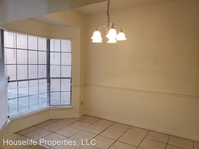 Building Photo - 2 br, 1.5 bath House - 3360 Eastwood Dr